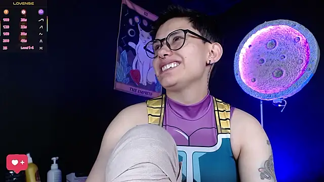 girl_intense444 即時 XXX 聊天