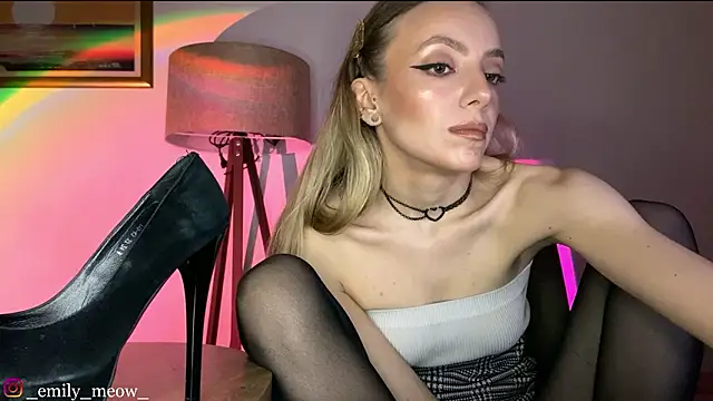 _Emily_Sweety_'s Live XXX Chat