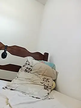 Pretinhoo25のライブXXXチャット