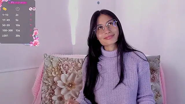 NayeCloud live XXX chat