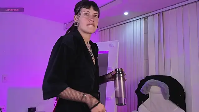 _sharlotte777 Adlı Modelin Canlı XXX Sohbeti