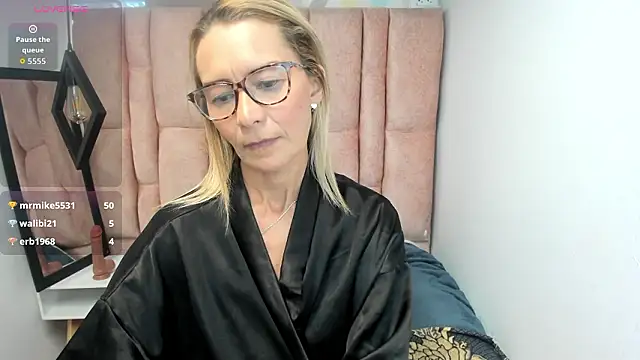 Issa_Milf__ Chat XXX in diretta