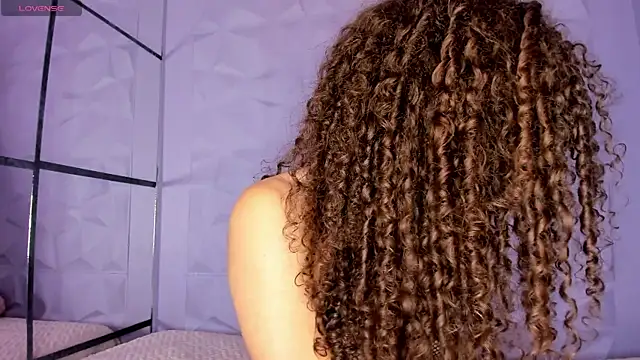 _LittleLia live XXX chat