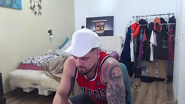 Tiberius_hunk Adlı Modelin Canlı XXX Sohbeti