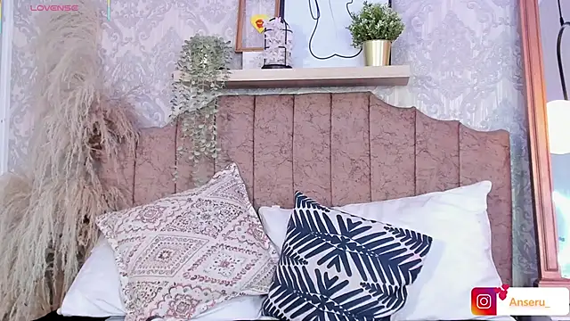 Anseru_ Chat XXX in diretta