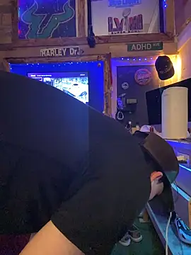 XXX chat uživo modela Twist_N_Tease