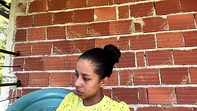 Pertunjukan Kamera Web KayleenStoyanoff