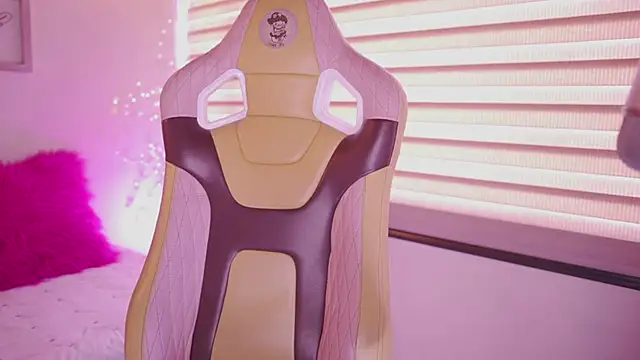 tommy_blue Adlı Modelin Canlı XXX Sohbeti