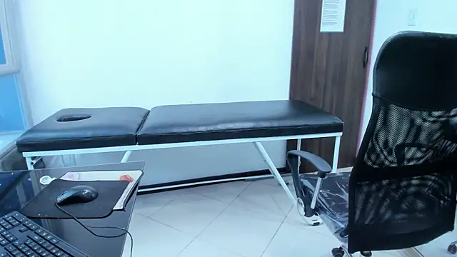 XXX chat uživo modela LeilaSmith_