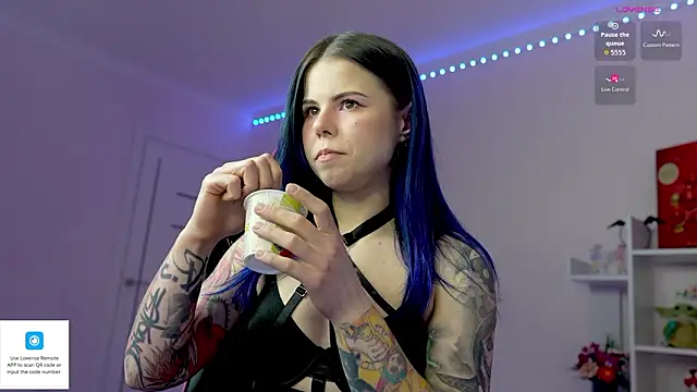 QueenAliceX: απευθείας συνομιλία ΧΧΧ