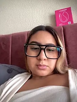 Czat XXX na żywo – Miabonnett_