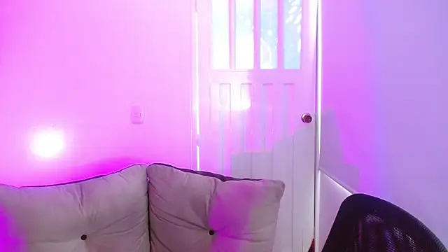 milfrousse: онлайн-секс-чат