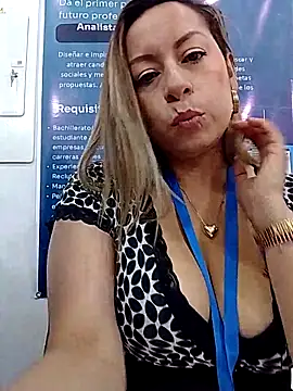 Chatroom XXX en direct de Katalina_S3xy