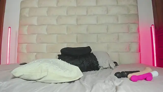 Chat XXX ao vivo de HollyGrey_