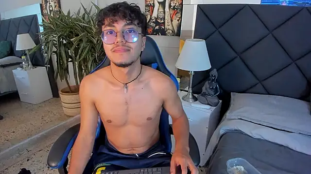 Pokazy przed kamerką – kai_storn