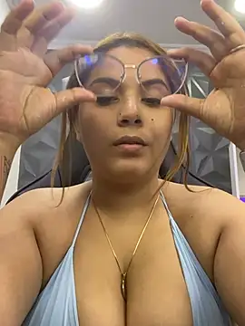 mariana_blondee Adlı Modelin Canlı XXX Sohbeti