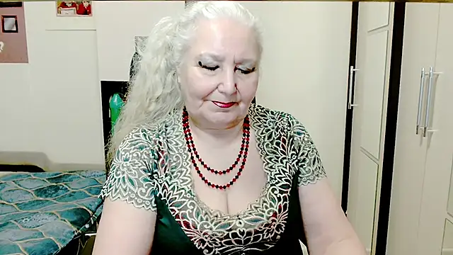 Show modela GrannyAlisa na web-kameri