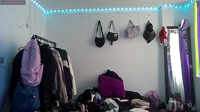 suky_pou Show Webcam