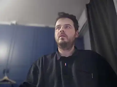 Živý XXX chat CuteMan33