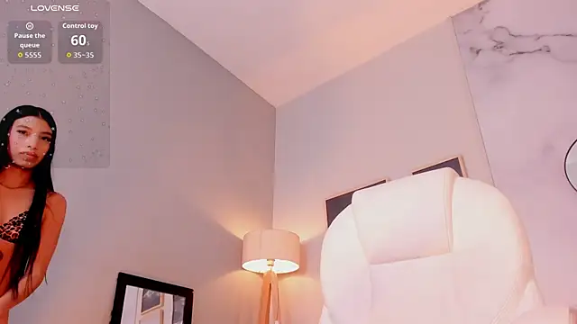 Tiffany_Low: онлайн-секс-чат