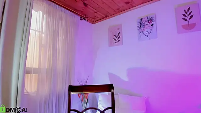 Chat +18 de Lauraricci__ ao vivo