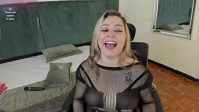 PandoraB_ élő XXX-chatje