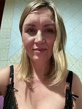 Show modela RainyAngel17 na web-kameri