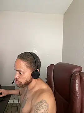 Fathero1time: διαδικτυακό σόου στην κάμερα