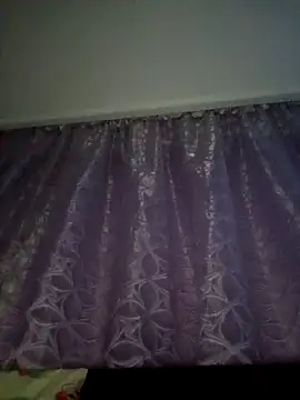 LeilaSaint: διαδικτυακό σόου στην κάμερα