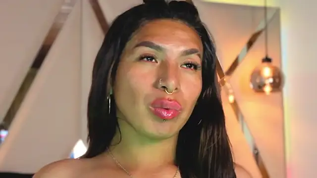 MeelFox Adlı Modelin Canlı XXX Sohbeti