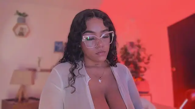 Chat +18 de YariRose ao vivo