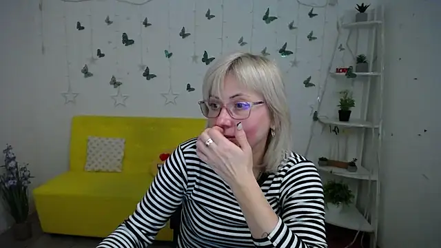 Show modela LaurenWishy na web-kameri