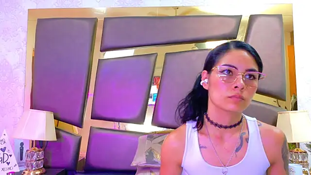 دردشة NicoleEsposito الجنسية المباشرة