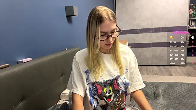 SoftnessMila's Live XXX Chat