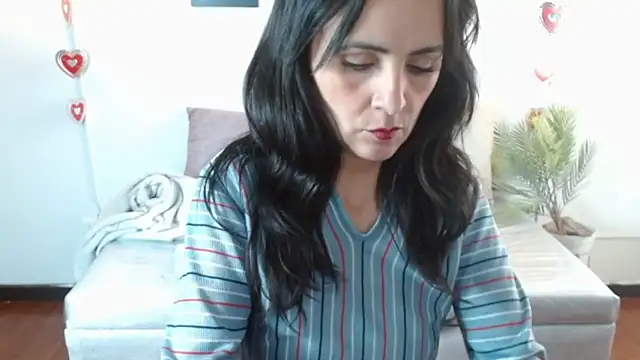 Juliana__lx Adlı Modelin Canlı XXX Sohbeti