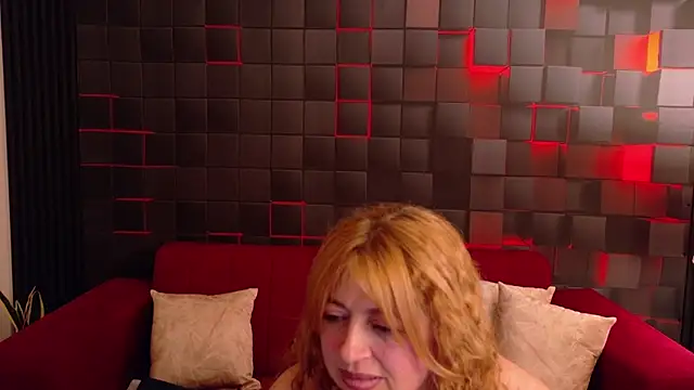 MilfArlet Adlı Modelin Canlı XXX Sohbeti