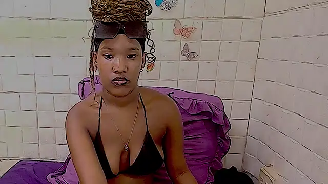 EroticSexyPrada 即時 XXX 聊天