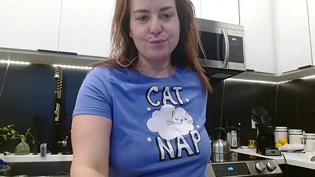 Pokazy przed kamerką – HazelSkyesChat