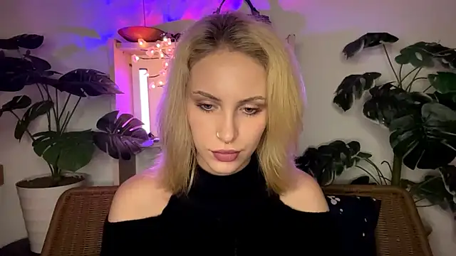 Show modela FruitedRiding na web-kameri