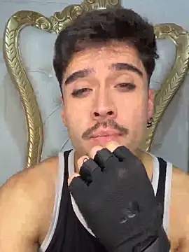 BrunoTurnerr: διαδικτυακό σόου στην κάμερα