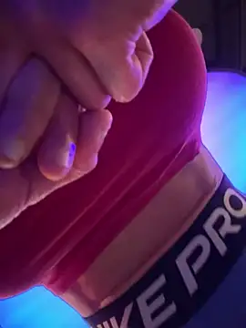 F3ckd0lllucy – Kamerová šou