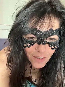 EmySkinny85 Adlı Modelin Canlı XXX Sohbeti