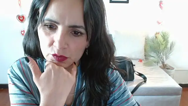 Juliana__lx Adlı Modelin Canlı XXX Sohbeti