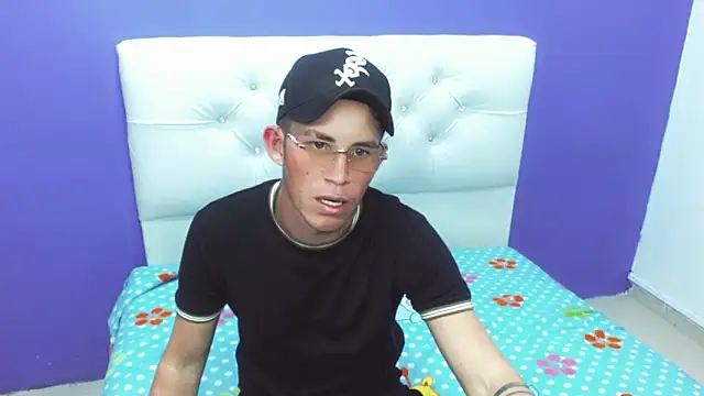 Show modela masterboyx na web-kameri