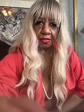 BreanaDivine 现场XXX聊天