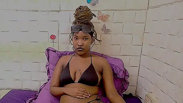 Chat +18 de EroticSexyPrada ao vivo