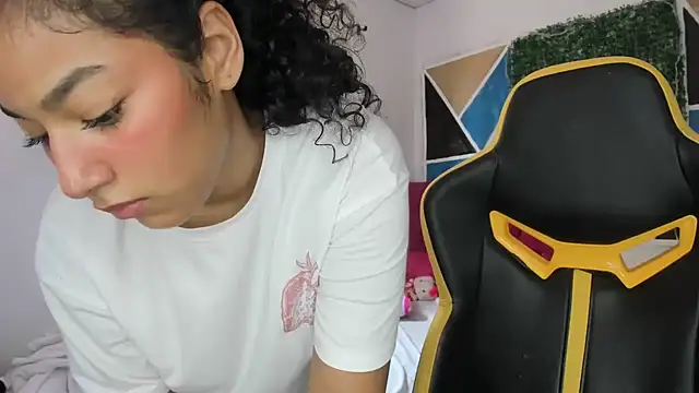 emily_stars1 Show in webcam