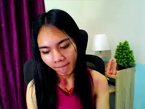 Show modela devine_goddess na web-kameri