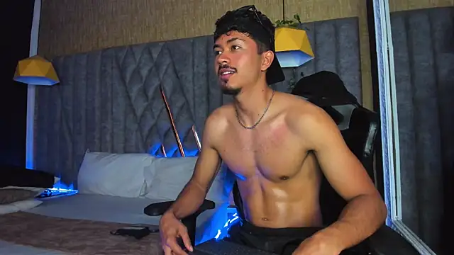 NicolaiKarav 网络视讯表演