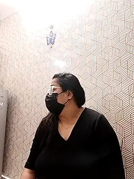 Pokazy przed kamerką – GangbangCouple